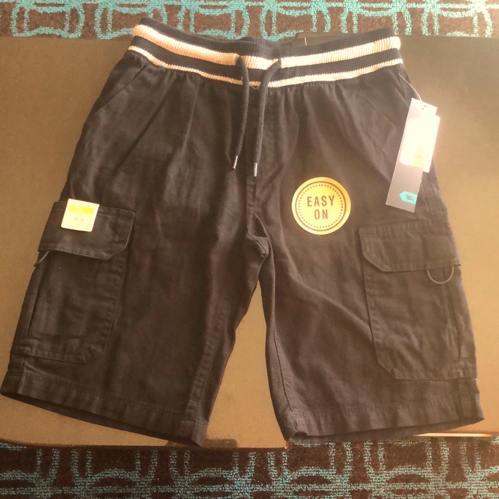 Boys size medium (10/12) Black colored Tony hawk cargo shorts